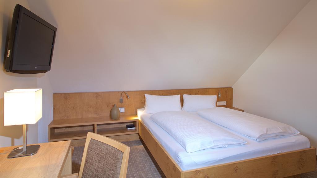 Hotel Zur Muehle Исманинг Экстерьер фото