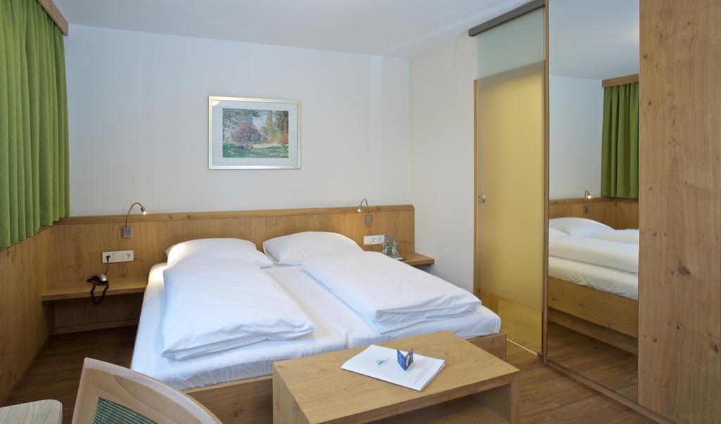 Hotel Zur Muehle Исманинг Экстерьер фото