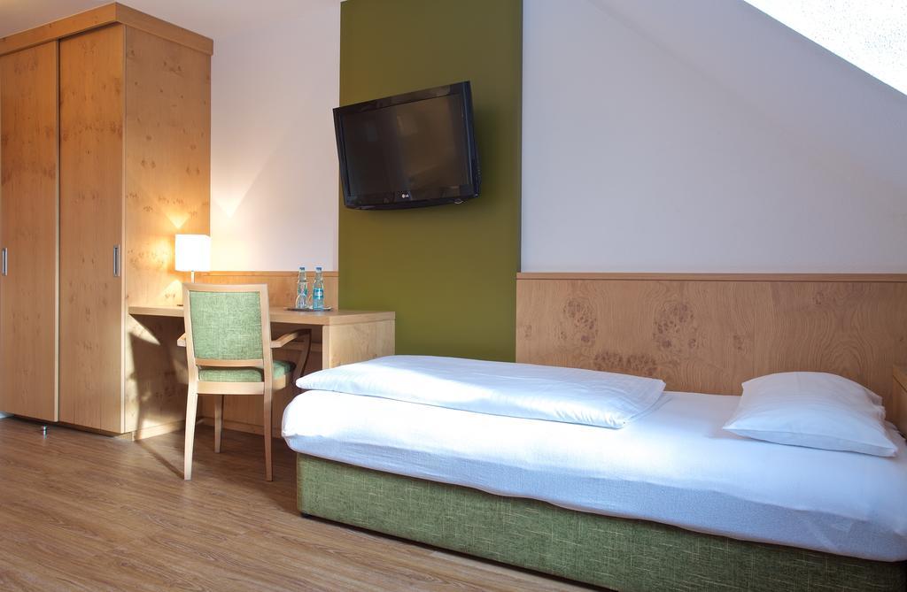 Hotel Zur Muehle Исманинг Экстерьер фото